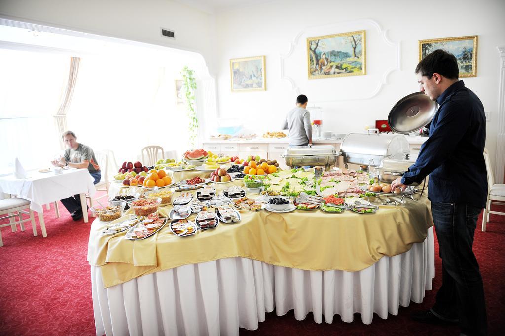 Hotel Victory Pristina Kültér fotó