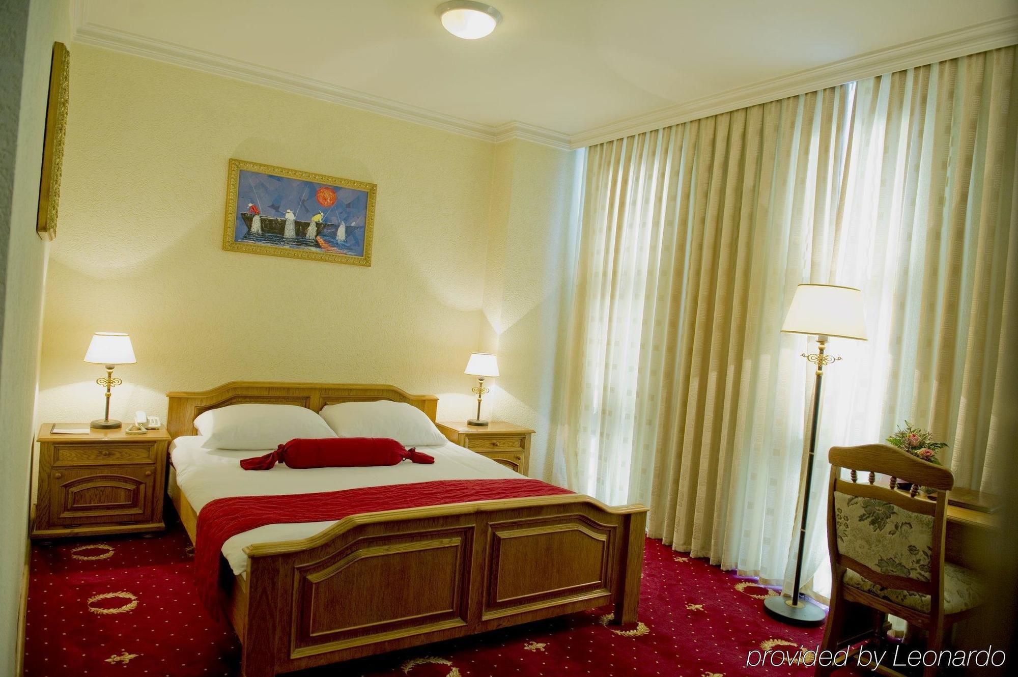 Hotel Victory Pristina Kültér fotó