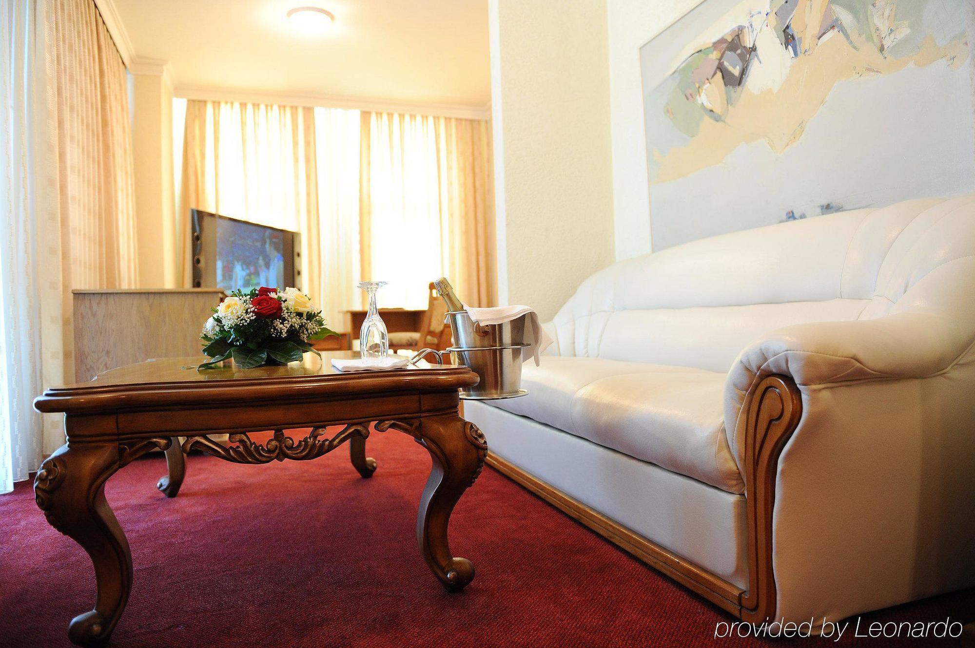 Hotel Victory Pristina Kültér fotó