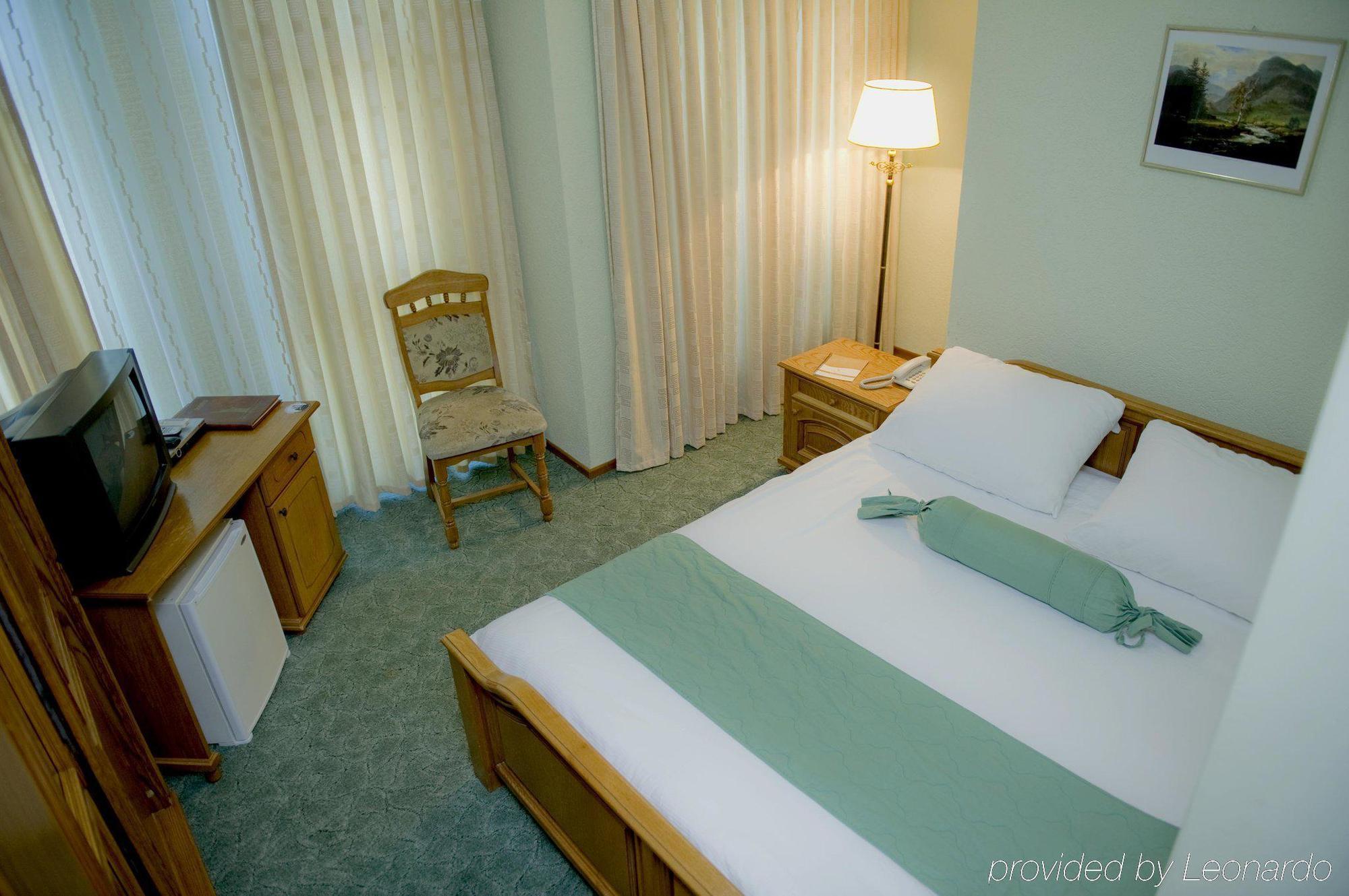 Hotel Victory Pristina Kültér fotó